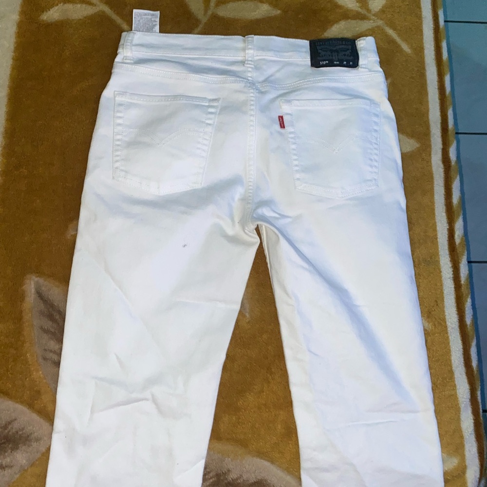 White mens Levi’s slim fit jeans size 32